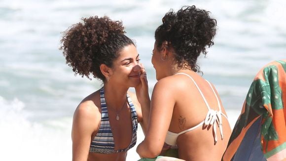 Bella Campos e Samantha Jones gravaram cenas de intimidade na tarde desta quinta, 2, no Rio de Janeiro, para a novela Vale Tudo'