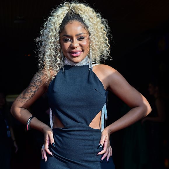 Cariúcha deixou o 'Fofocalizando' e o SBT e será a nova apresentadora do 'Superpop', da RedeTV!