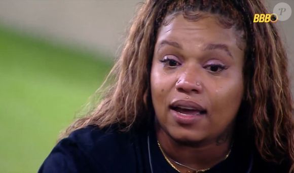 Camilla, dupla de Thamiris, se emocionou ao desabafar com Raissa na madrugada desta sexta-feira (17) no 'BBB 25'