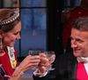 Durante o banquete, Macron protagonizou um gesto de gentileza ao puxar a cadeira para Kate e esperar que ela se sentasse antes de ocupar seu lugar ao lado dela na mesa