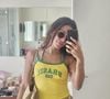 Carioca de Honório Gurgel, Anitta já apostou na estética brasilcore ao combinar um conjunto em verde e amarelo, perfeito para quem busca uma proposta mais confortável, com regata do Brasil e short verde de tricô; perfeito para torcer para na Copa do Mundo 2026