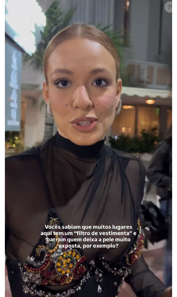 "Vocês sabiam que muitos lugares aqui têm um 'filtro de vestimenta' e barram quem deixa a pele muito exposta, por exemplo?", escreveu Bia em um vídeo postado nos stories