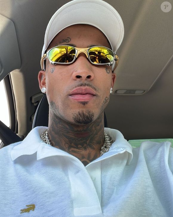 Gato Preto expôs que Bia Miranda e Vini Jr. trocavam mensagens durante uma live no TikTok. Ele aponta que o jogador chegou a enviar nudes para a influencer