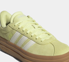 Adidas aposta em novo modelo e deixa de lado clássicos como Gazelle e Samba ao lançar tênis em tom inspirado no azeite