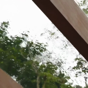 Heloisa Périssé escolheu um teto de vidro, que fica ainda mais incrível em dias de chuva