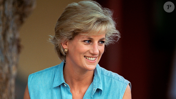 Arezzo se inspira em Lady Di para criar os loafers mais confortáveis e baratos: serão a grande sensação para o seu Outono 2026