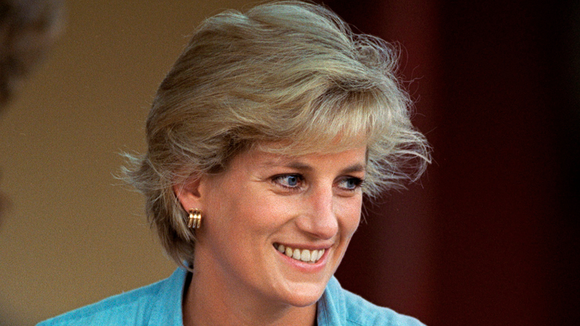 Arezzo se inspira em Lady Di para criar os loafers mais confortáveis e baratos: serão a grande sensação para o seu Outono 2026