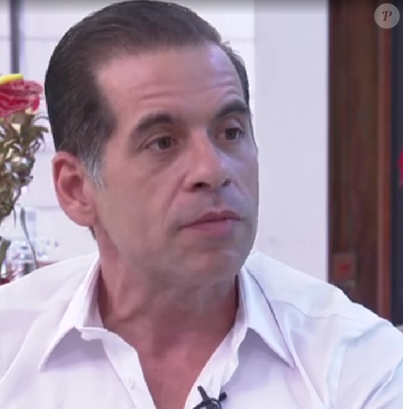 Leandro Hassum comentou sobre o dia em que descobriu que era filho de um indivíduo da Máfia Italiana, durante uma entrevista.