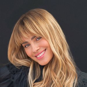 Depois de radicalizar para interpretar Diná em 'A Viagem', Carolina Dieckmmann reapareceu de cabelão loiro, brincou sobre entrar para o 'time das lobas' e recebeu uma enxurrada de elogios