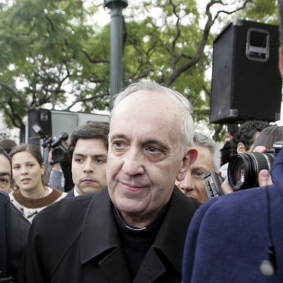 2008: Papa Francisco chega para a missa do Te Deum, na Argentina