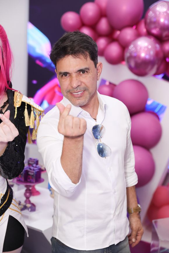 Zezé Di Camargo impressionou ao exibir seu novo carro de luxo