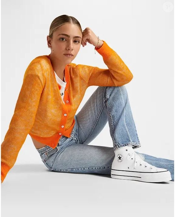 Chuck Taylor All Star Lift Branco é um verdadeiro curinga para produções leves e fresquinhas, funcionando tanto em looks casuais quanto em propostas mais fashionistas.