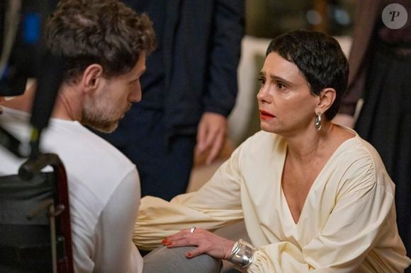 Celina se emociona ao ver Leonardo vivo em Vale Tudo