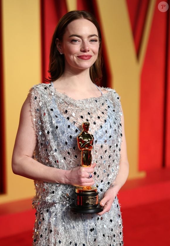 2024: resultado dos cuidados foi uma pele impecável para Emma Stone