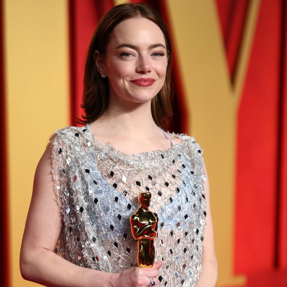 2024: resultado dos cuidados foi uma pele impecável para Emma Stone