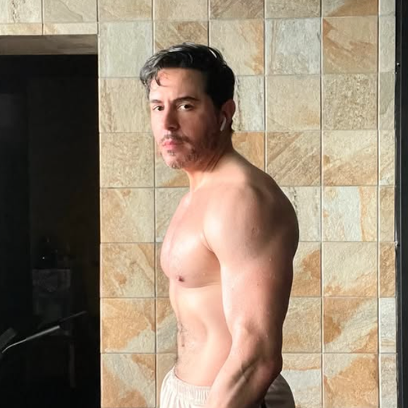 Ator Ricardo Tozzi também confessou ter genética boa.