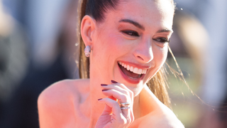 Anne Hathaway, de 'O Diabo Veste Prada 2', sobre chegar aos 40 anos: 'Encontrei outro ritmo. Parei de me interessar por viver de forma travada e foquei no lado mais leve'