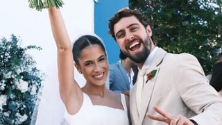 Vestido de noiva minimalista com decote profundo e laço gigantesco nas costas: esposa de Eike Duarte, Natália Vivacqua aposta em moda elegante para casamento com o ator; veja fotos!