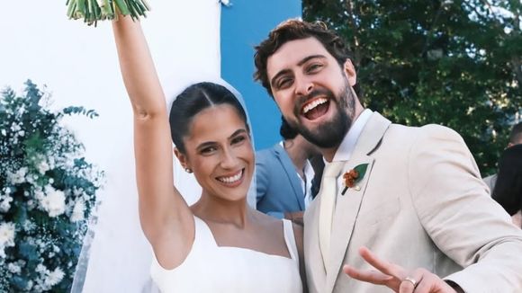 Vestido de noiva minimalista com decote profundo e laço gigantesco nas costas: esposa de Eike Duarte, Natália Vivacqua aposta em moda elegante para casamento com o ator; veja fotos!