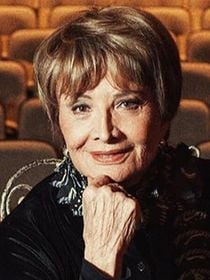 'Plástica a gente faz até um certo tempo, até os 50 anos. A plástica não rejuvenesce mais depois de uma idade': a preciosa lição de Glória Menezes sobre vaidade; atriz não queria 'esconder os efeitos do tempo'
