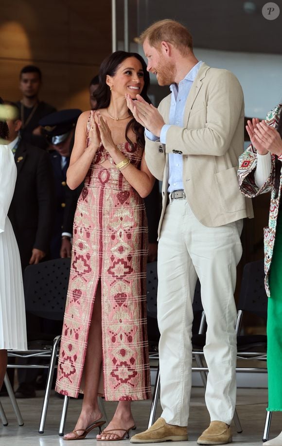 Meghan Markle é esposa de Príncipe Harry; o casal se afastou das funções reais em 2020.