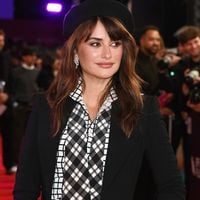 O conselho que Penélope Cruz, aos 52 anos, deu a diretor espanhol premiado em Cannes para ter uma carreira duradoura: ‘Continuem sendo boas pessoas, isso é a única coisa que vocês precisam ter em mente’