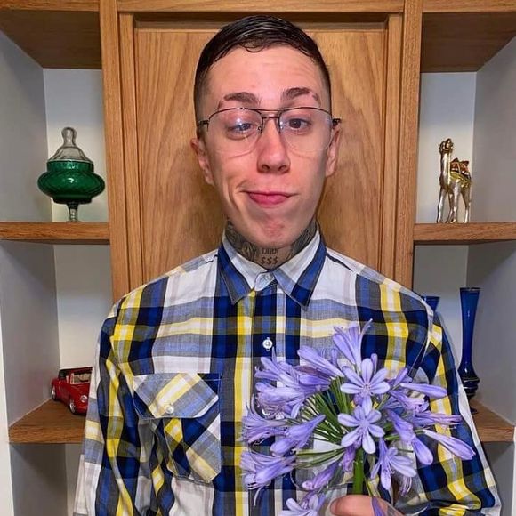 Super divertido, MC Daniel não dispensava fotos fazendo caretas na web