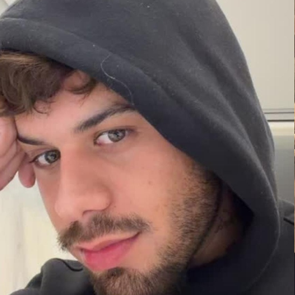 Zé Felipe surge abatido em conta privada após fim com Ana Castela