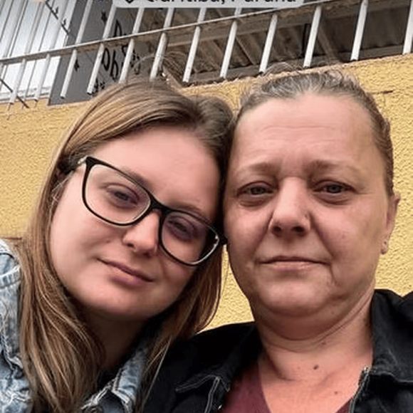 'Cansaço' resume o momento vivido pela família de Isabel Veloso após mais de um mês de internação da influenciadora na UTI