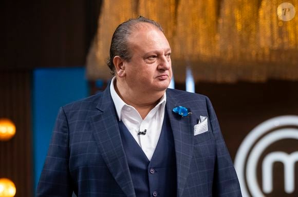 Erick Jacquin entregou o próprio broche para Gabriela após sua eliminação no MasterChef Brasil e fez um convite especial para a obstetra