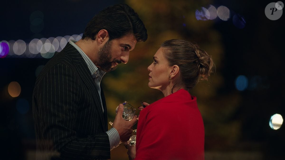 Aslı Enver e Engin Akyürek vivem o casal Nihal e Osman em ‘Berço de Ouro’