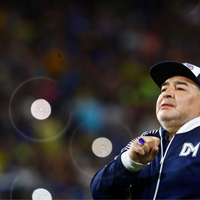 Depois de xingá-la no tribunal, ex-mulher de Maradona expõe mensagens em que psiquiatra sugere ter tido relações com o jogador: ‘Sem-vergonha’