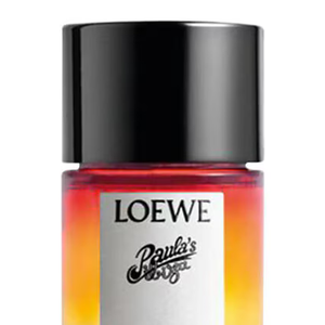Paula’s Ibiza Ecletic (Loewe) - 100ml | R$ 1.690,00 - com uma proposta jovem e vibrante, ele traduz liberdade e modernidade. As notas de pera, manga e resina de cipreste abrem a fragrância, enquanto o creme de coco e o sândalo trazem cremosidade ao corpo. Na base, cedro e âmbar mineral completam a experiência sensorial. Uma escolha que combina com o lado mais descontraído e exibicionista de Naiane