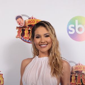 Virginia usa look com aspecto molhado