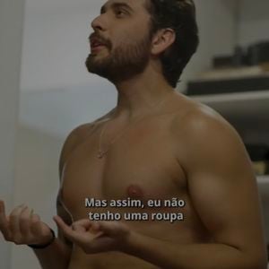 Entre nervosismo, risadas e duas cuecas por baixo da toalha, Gustavo Mioto mostra os bastidores reais de sua estreia na dramaturgia