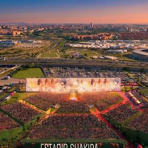 Com estádio para 55 mil espectadores, museu, biblioteca e espaços gastronômicos, a cidade temporária de Shakira foi erguida em apenas um mês para acompanhar seus shows em Madri