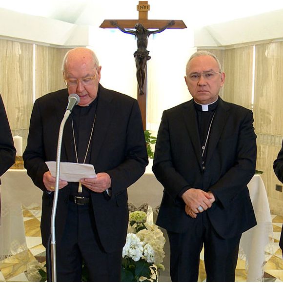 No Vaticano, o Cardeal Kevin Farrell, Camerlengo da Igreja Católica, fez o anuncio da morte do Papa Francisco, na manhã desta segunda-feira (21/04).