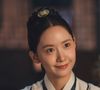Em 'Bon Appétit, Vossa Majestade', YoonA vive a protagonista Yeon Ji-young, que vira uma cozinheira da era Joseon após uma viagem no tempo