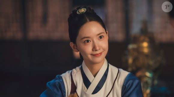 Em 'Bon Appétit, Vossa Majestade', YoonA vive a protagonista Yeon Ji-young, que vira uma cozinheira da era Joseon após uma viagem no tempo