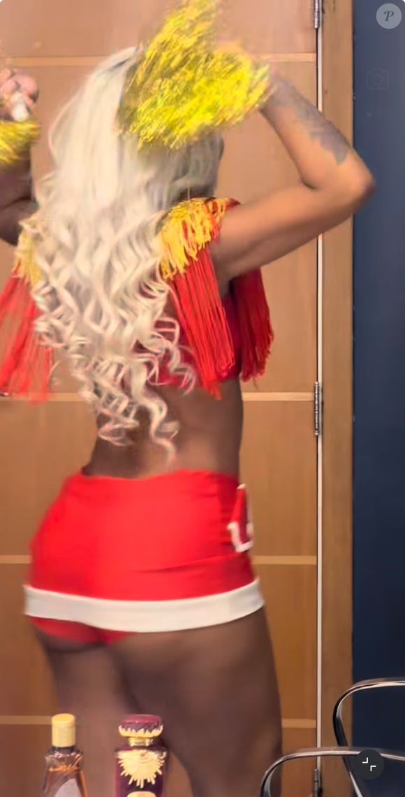 Cariúcha chama atenção ao dançar com pompons em look inspirado nas Paquitas e protagonizar momento inesperado durante vídeo