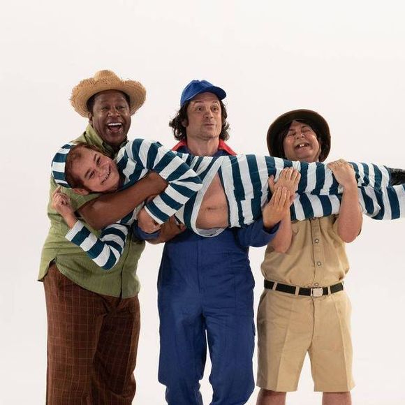 Da esquerda para direita: Ailton Graça (Mussum), Felipe Rocha (Dedé Santana), Gustavo Nader ( Zacarias) e no colo Gero Camilo (Didi) são os 'Os Trapalhões' no filme 'Mussum - O Filmis'