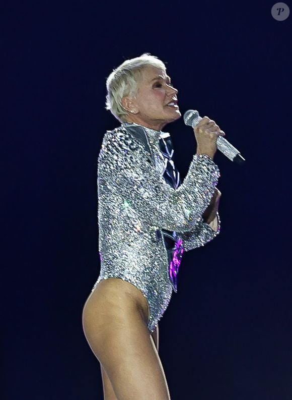 Xuxa encarou com bom humor apelidos como 'o último voo da virilha', demonstrando que seu foco continua sendo entregar um espetáculo para um público que a acompanha há mais de quatro décadas.