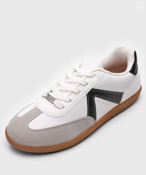 Com uma inspiração retrô, este tênis casual é perfeito para adicionar um toque descolado e moderno aos seus looks diários. Seu design funcional foi pensado para quem busca um sapato que combine com tudo, do trabalho ao lazer, sem abrir mão do estilo.