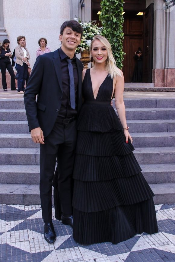 Tata Cocielo Estaniecki ainda não se pronunciou após Julio Cocielo falar em fim de casamento; web suspeita de 'pegadinha'