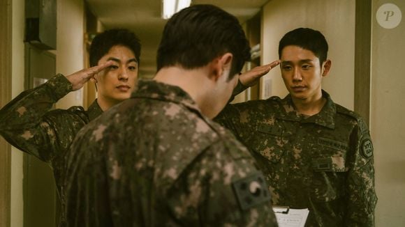 Se você gosta de uma boa crítica social, qualidade e uma dose extra de emoção, deve assistir 'D.P.' já