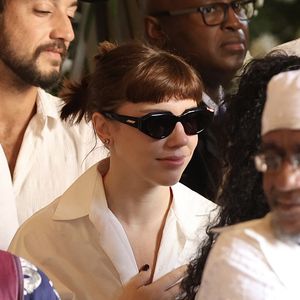 Velório de Preta Gil: Alice Wegmann marca presença na despedida da artista, que está ocorrendo nesta sexta-feira (25), no Theatro Municipal do Rio de Janeiro.