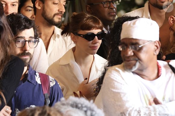 Velório de Preta Gil: Alice Wegmann marca presença na despedida da artista, que está ocorrendo nesta sexta-feira (25), no Theatro Municipal do Rio de Janeiro.