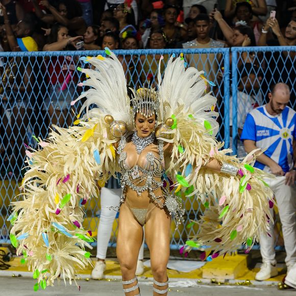 Gabi Martins foi musa da Vila Isabel por mais um ano