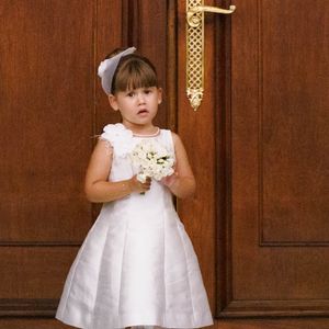 Filha de Virginia Fonseca, Maria Alice correu do altar ao levar as alianças para o casal Samara Pink e Thiago Stabile durante casamento