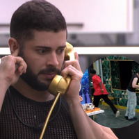 Nem Ana Paula, nem Aline Campos: o detalhe HILÁRIO e inusitado durante o Big Fone ao vivo no 'BBB 26' que fez a web gargalhar - e envolve Edilson Capetinha!